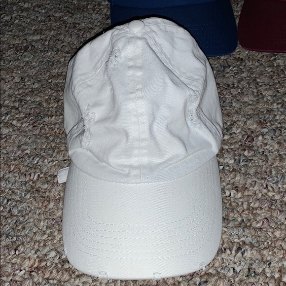 White hat - Picture 1 of 1
